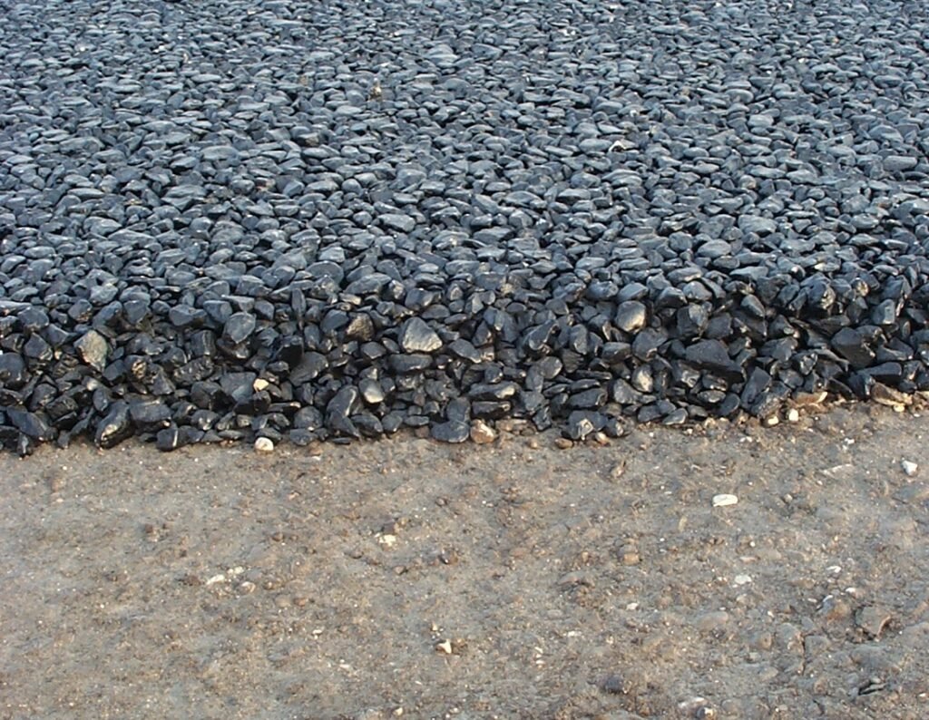 Asphalt base layer construction